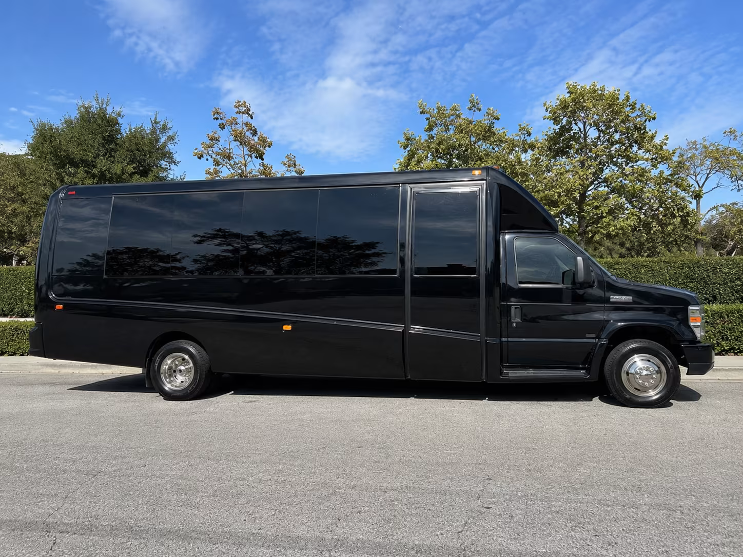 book a bus for your next airport transfer 1